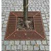 Grille d'arbre carré en acier aspect corten mise en situation