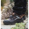 Chaussures de sécurité paysagiste S7 en action dans la forêt