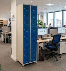 Casier tablette et ordinateur dans un bureau