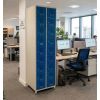 Casier tablette et ordinateur dans un bureau