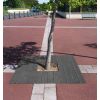 Misse en situation Grille d'arbre en Plastique recyclé grise 