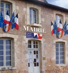 Bandeau sur façade de mairie
