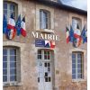 Bandeau sur façade de mairie