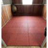 Dalle drainante pour box chevaux en caoutchouc
