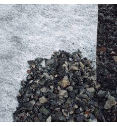 Utilisation d'un feutre géotextile sur gravier