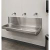 Lave mains wc collectif avec protection murale mise en situation