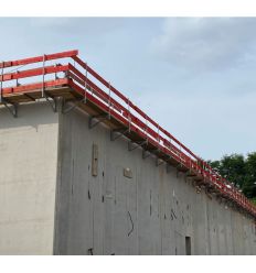 Console de maçon sur chantier suspendu