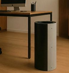 Poubelle bureau design cylindrique - effet bois clair et noir - démonstration
