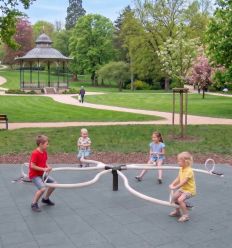 Balançoire à bascule en acier galvanisé premium 6 places pieuvre dans un parc public