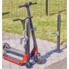 Mise en situation poteau range 2 trottinettes