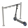 Fermeture par cadenas du support trottinette sur pied 5 places en inox
