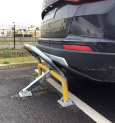 Arceau de parking rabattable à ressort résistant