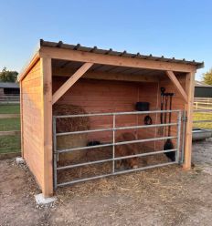 Abri en bois pour petits animaux : chèvre, mouton, poney