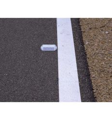 Plot routier rétroréfléchissant adhésif 3M™ mis en situation