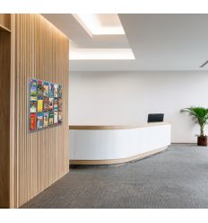 Panneau mural perforé pour brochures