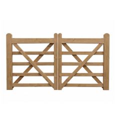 Barrière d'herbage en bois à deux vantaux