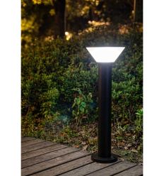 Borne solaire en aluminium anti-salin avec détecteur - 38 cm mise en situation