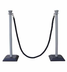 Poteau de guidage gris avec corde