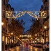 Mise en situation décoration de Noël traversée de rue LED voile d'étoiles
