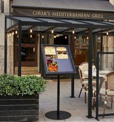 Porte menu 4 x A4 sur terrasse de restaurant