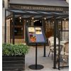 Porte menu sur pied 4 x A4 sur terrasse de restaurant