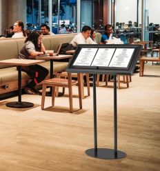 Porte menu 3 x A4 sur pied dans restaurant
