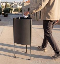 Corbeille extérieur 50 L anti vandalisme mise en situation ville