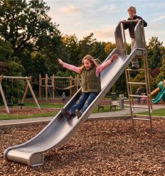 Mise en situation Toboggan en inox pour aire de jeux