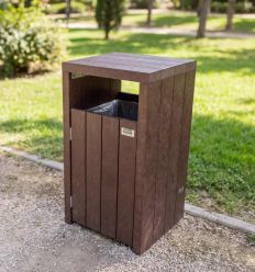 Poubelle extérieure 90 L en plastique recyclé mise en situation parc