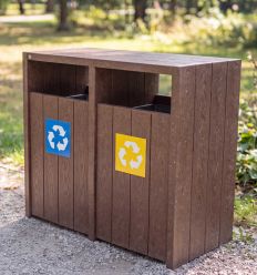 Poubelle de tri en plastique recyclé mise en situation