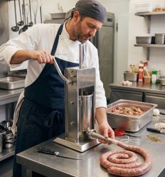 Poussoir à saucisse vertical avec cylindre 3 litres pour fabrication de saucisses artisanales