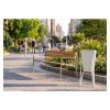 Banc public extérieur design en bois tropical crème en situation