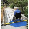 Passage de câble avec rampe pour fauteuil roulant