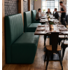 Banquette couleur vert obscure pour restaurant