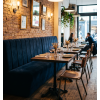 Banquette pour restaurant en velours bleu nuit