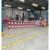 Barrière de sécurité à enrouleur pour signalisation industrielle