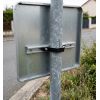 Mise en situation de la Bride de fixation pour poteau rond diamètre 90 mm